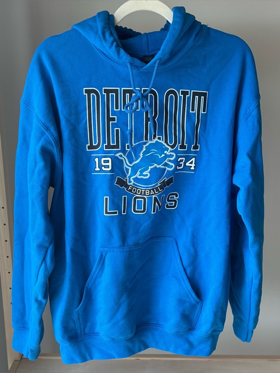 Nfl Apparel Other - Detroit Lions Sweatshirt Size
Medium Blue NFL Team Apparel
Collegiate